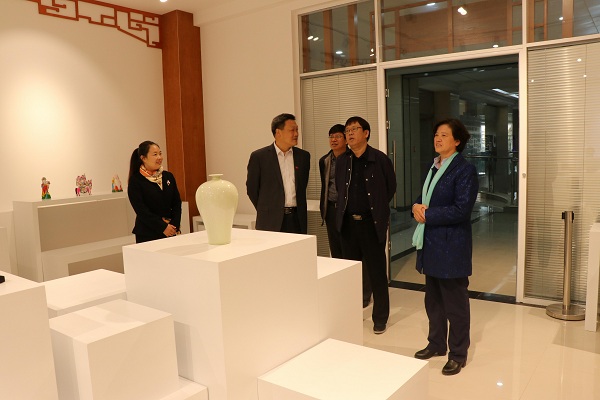 参观巧手坊.jpg