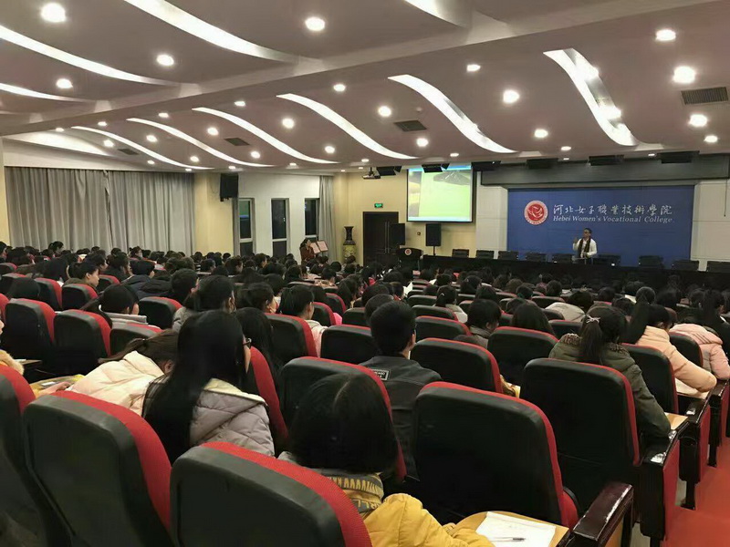 书法讲座现场展示书写.jpg